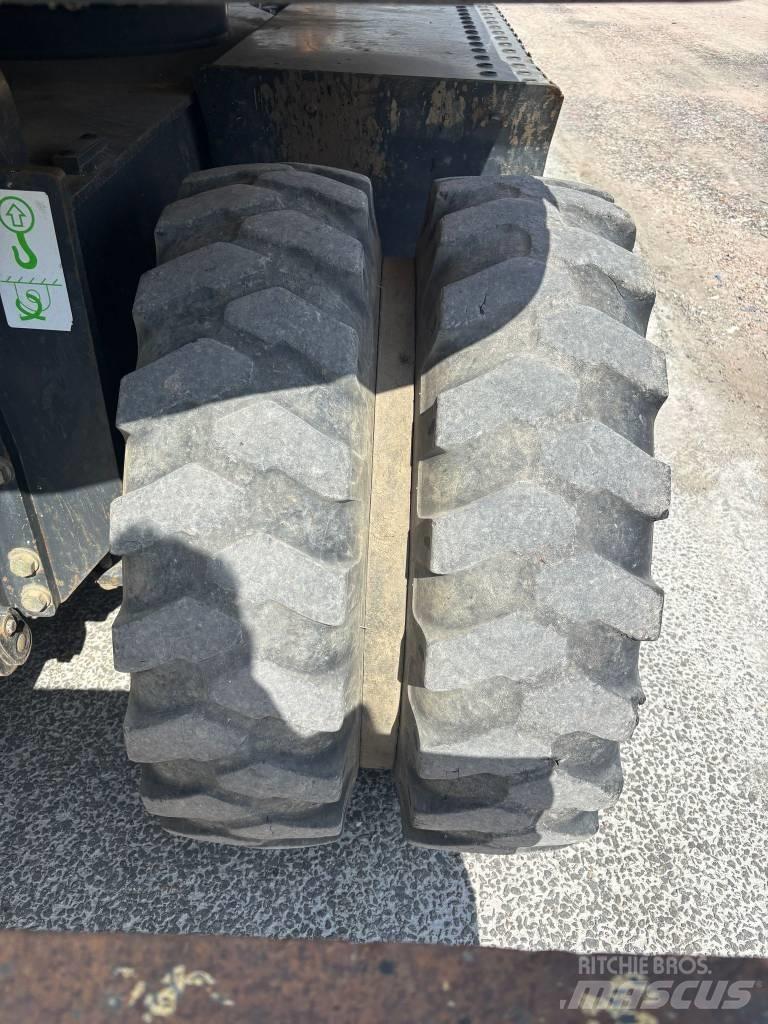 Komatsu PW 160 Excavatoare cu roti