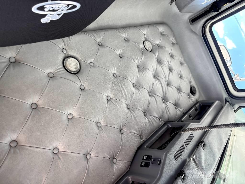 Mack CHU 613 Autotractoare