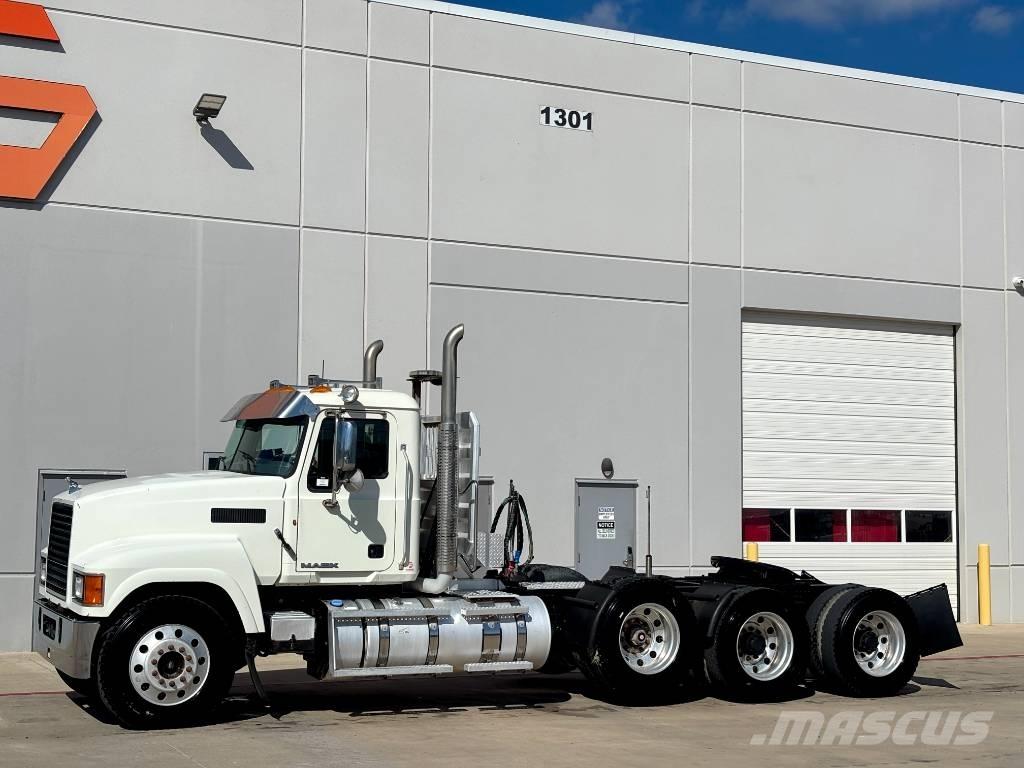 Mack CHU 613 Autotractoare
