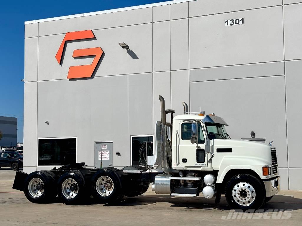 Mack CHU 613 Autotractoare