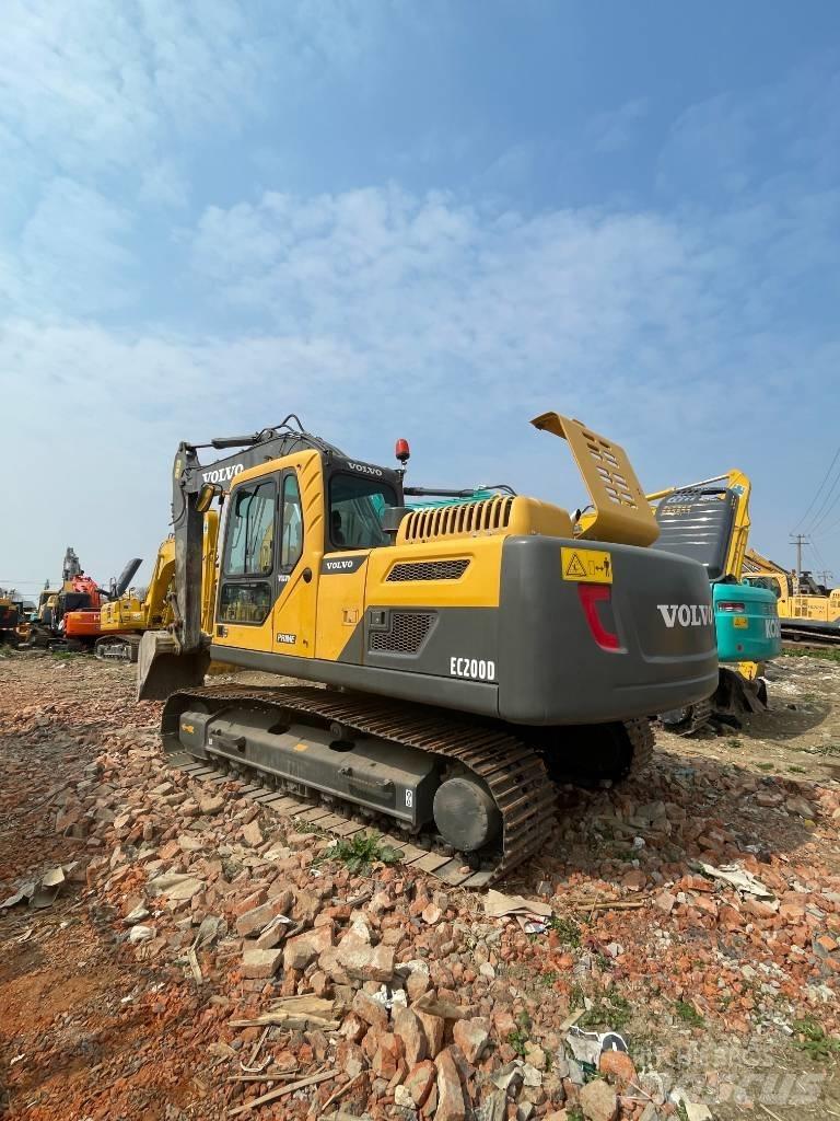 Volvo EC 200 Excavatoare pe șenile
