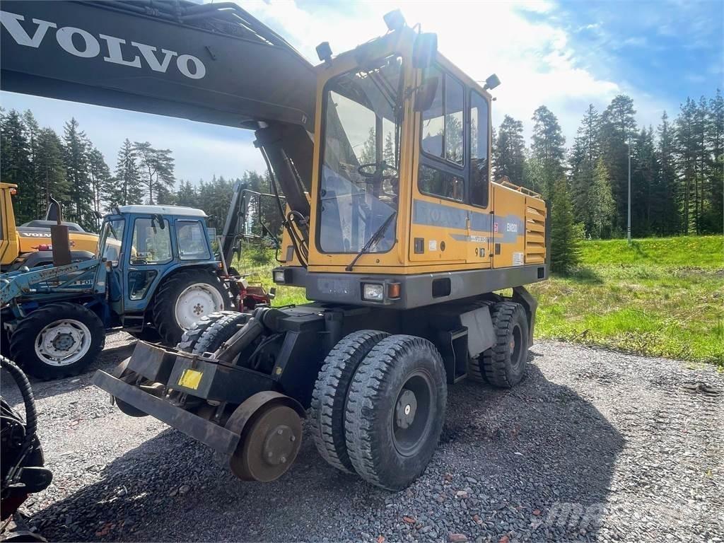 Volvo EW 200 4x4 Excavatoare cu roti