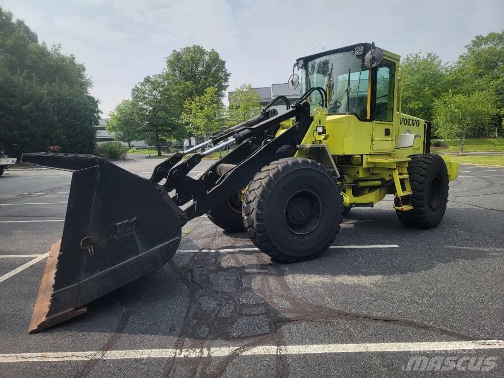 Volvo MICHIGAN L90B Incarcator pe pneuri