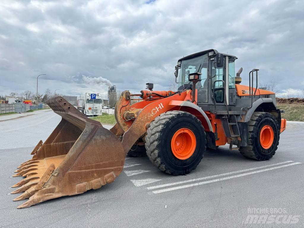 Hitachi ZW 250 Incarcator pe pneuri