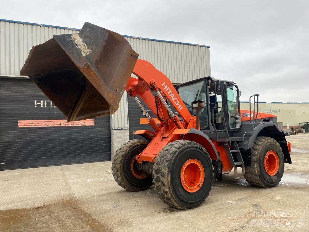 Hitachi ZW 250 Incarcator pe pneuri