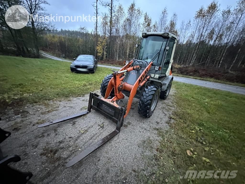 Atlas 65 Incarcator pe pneuri