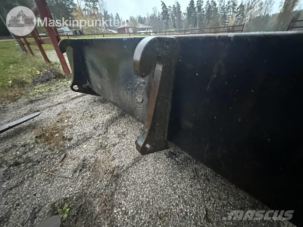 Atlas 65 Incarcator pe pneuri