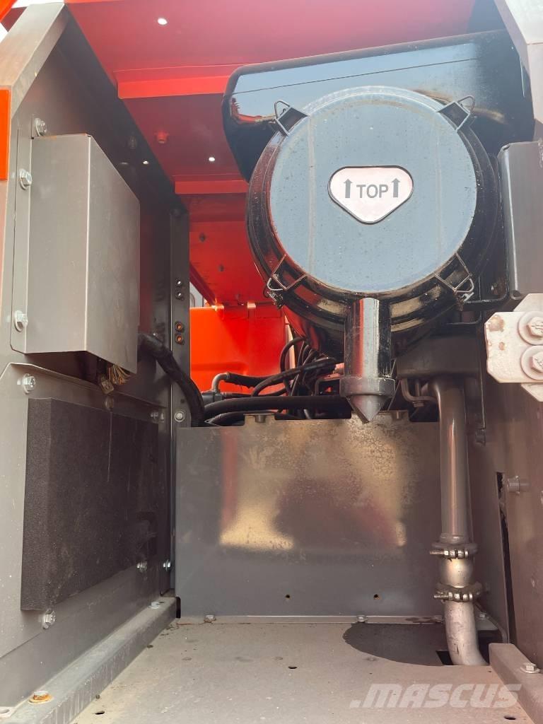 Hitachi ZX 210 Excavatoare pe șenile
