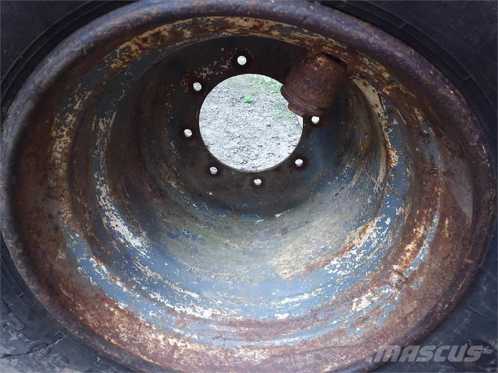 Valmet 828 20x22,5 Anvelope, roti si jante