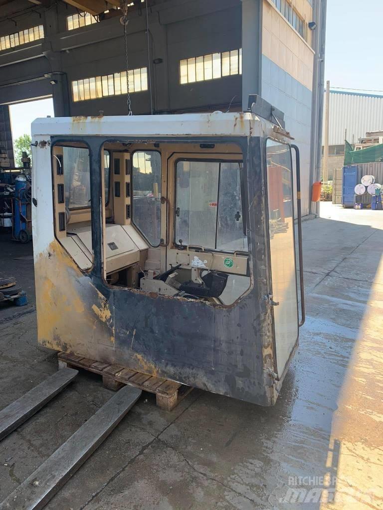 CAT 375 Cabine si interior