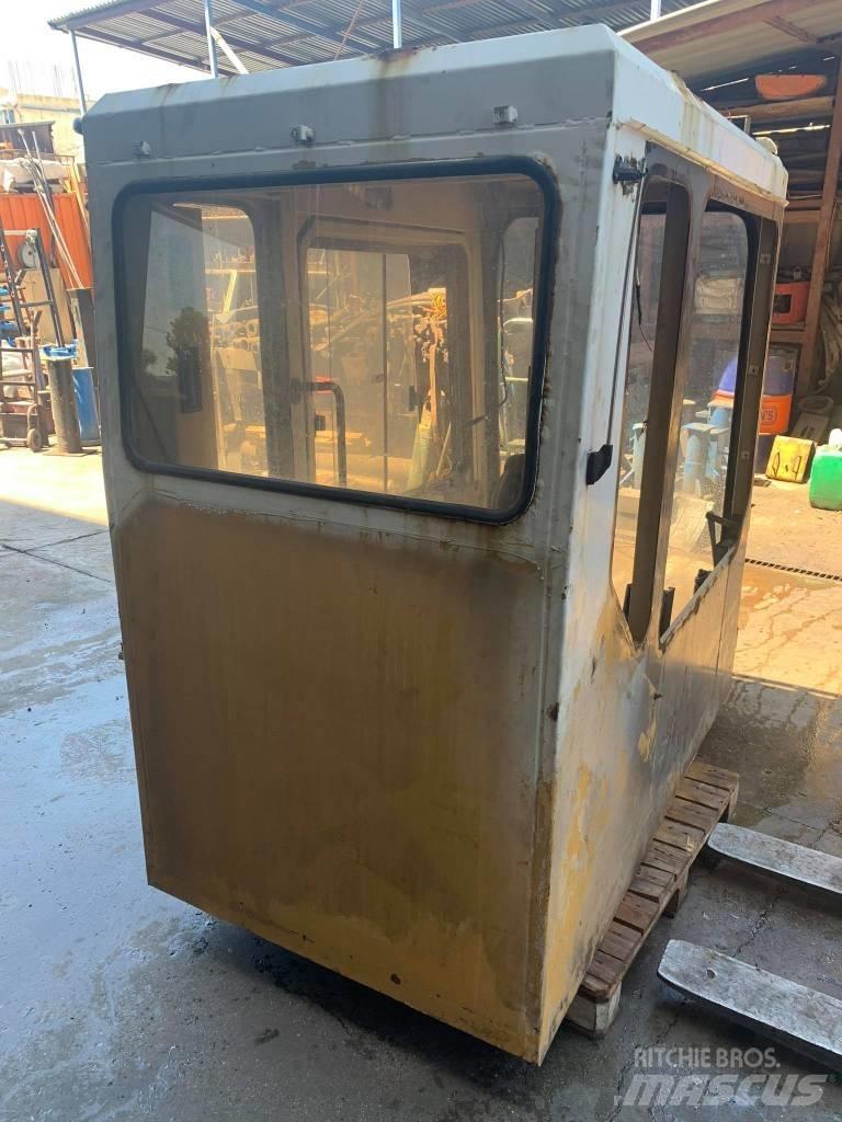 CAT 375 Cabine si interior