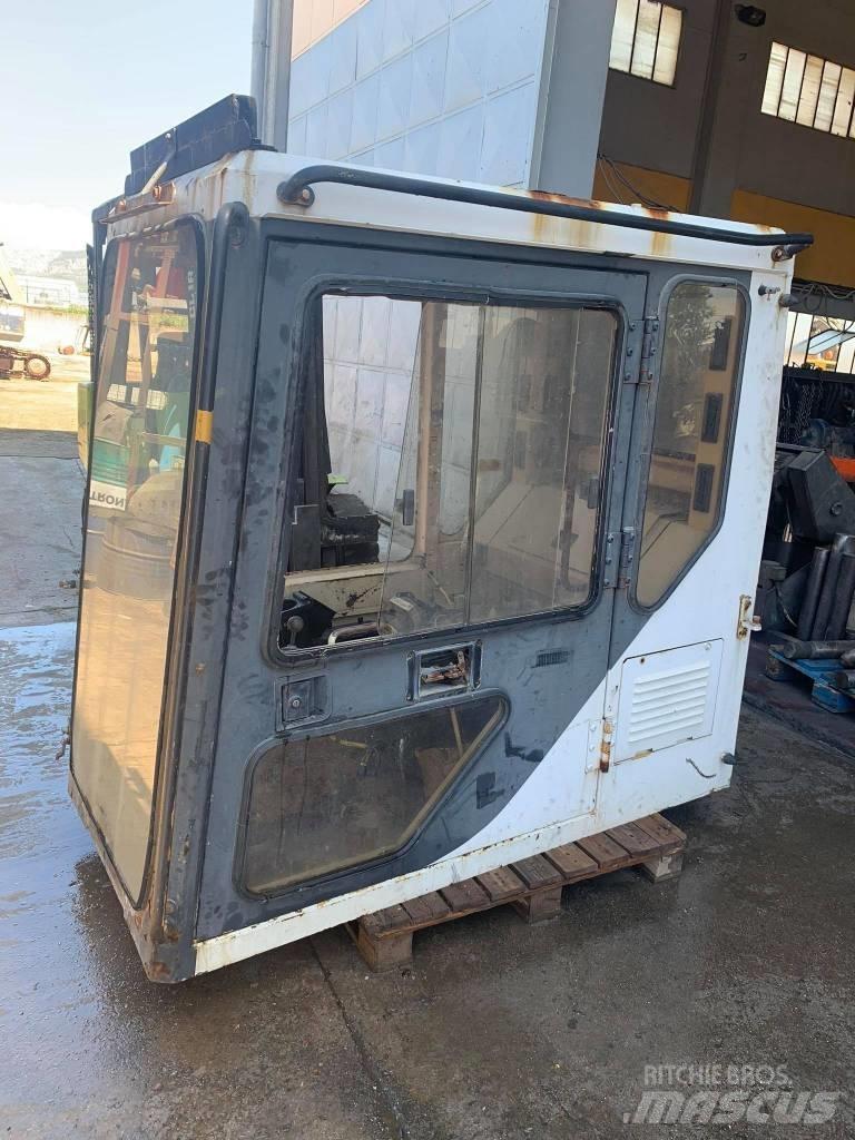 CAT 375 Cabine si interior