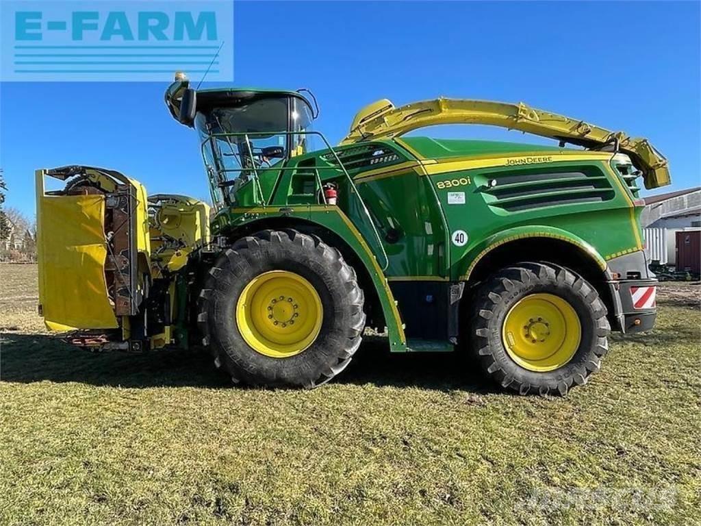John Deere 8300 Forajere cu autopropulsare