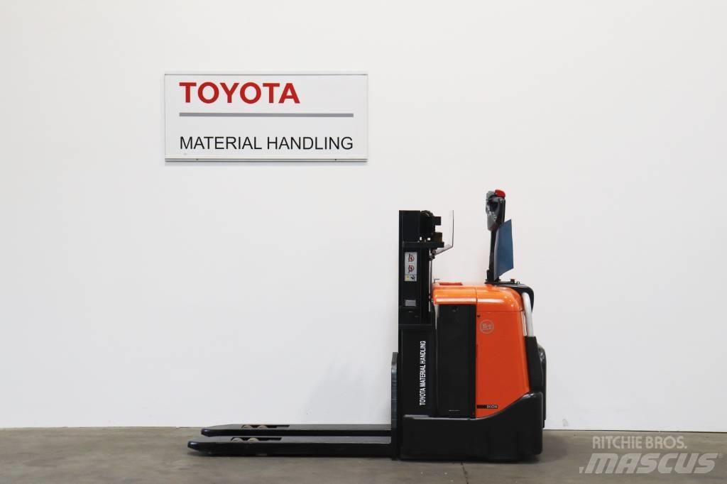 Toyota SPE125 Transpaleta manuala