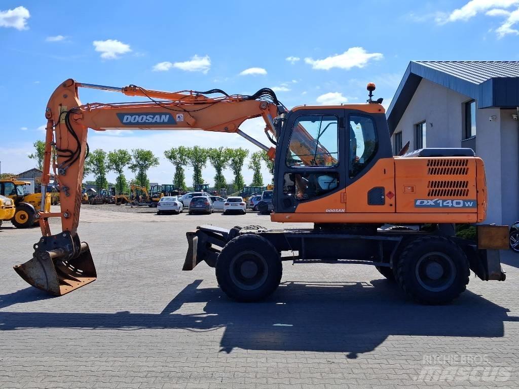 Doosan DX 140 W-3 Excavatoare cu roti