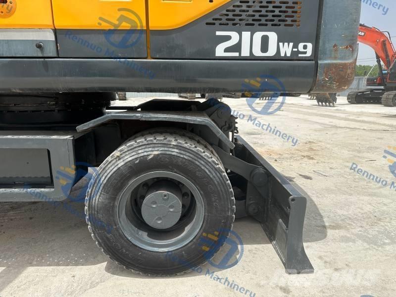 Hyundai R210W-9 Excavatoare cu roti