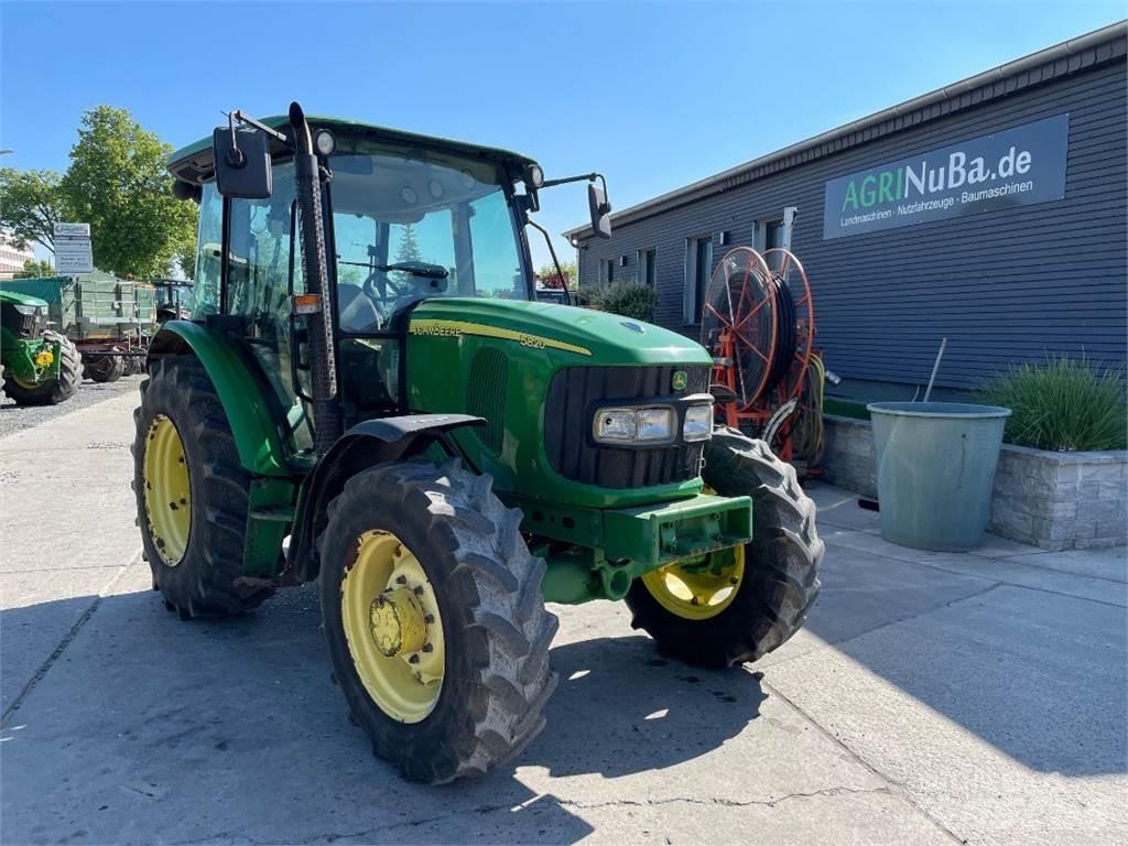 John Deere 5820 Tractoare