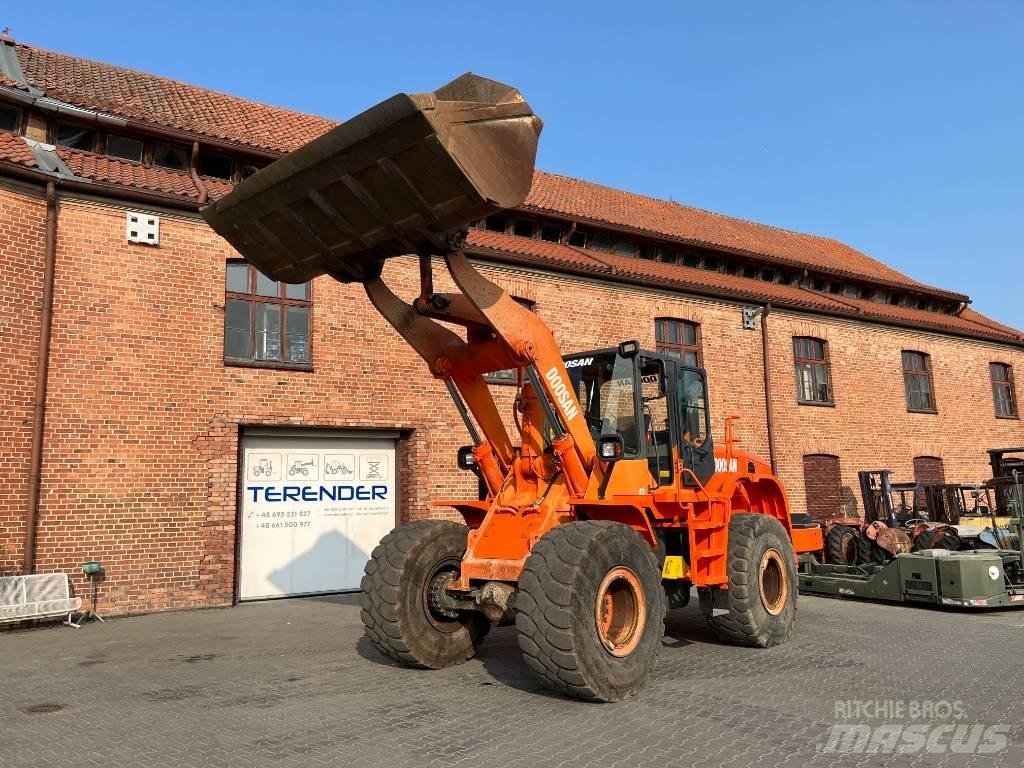 Doosan DL 300 Incarcator pe pneuri