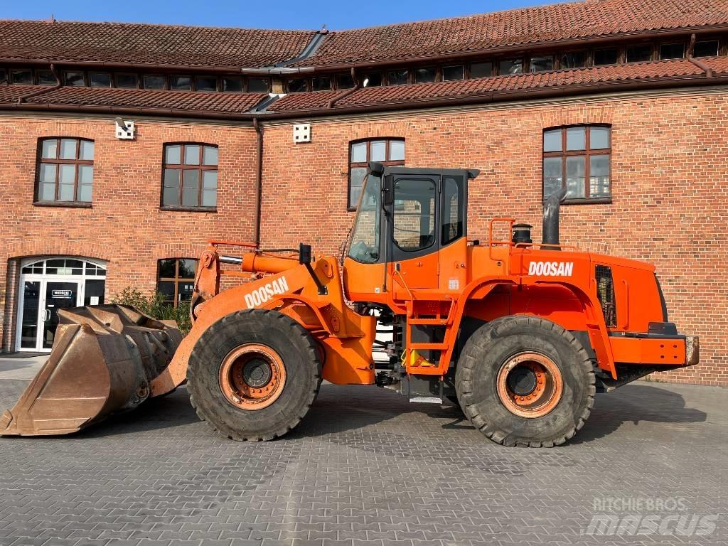 Doosan DL 300 Incarcator pe pneuri