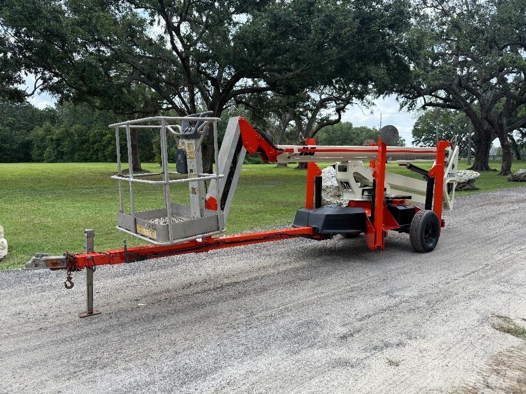 JLG T 500 J Platforme aeriene montate pe remorca