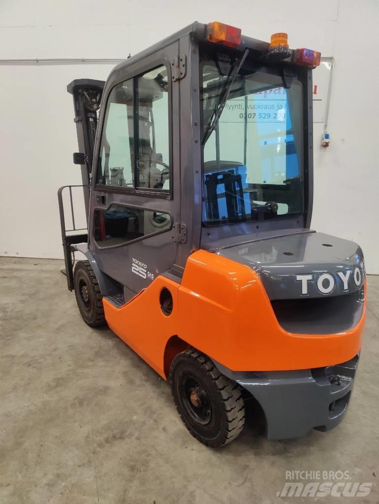 Toyota 02-8 FDF25 Stivuitor diesel