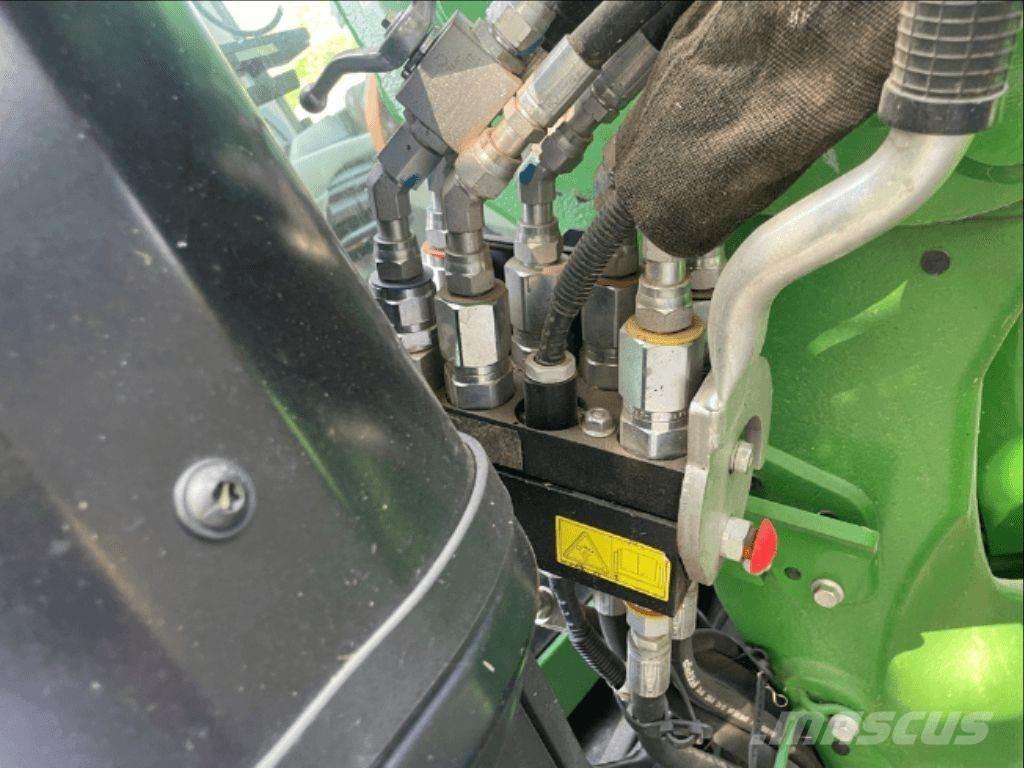 John Deere 6120 M Tractoare