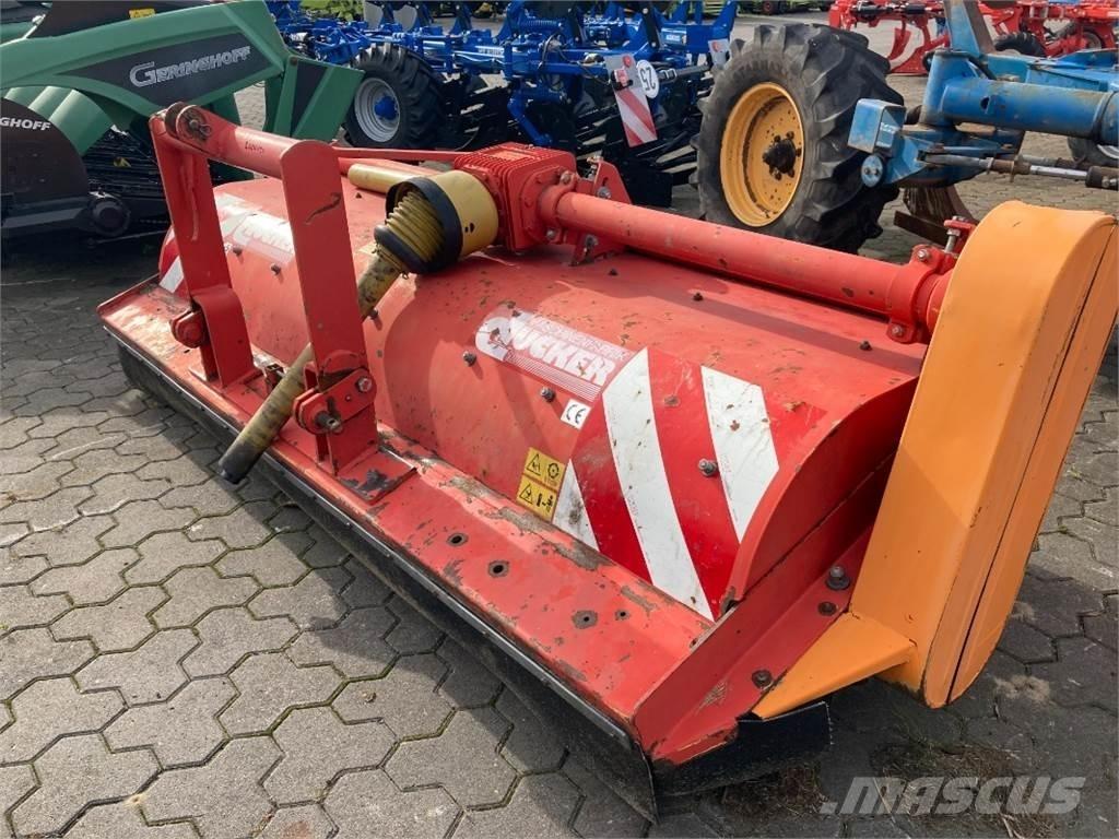 Dücker UM 27 Alte echipamente pentru nutret