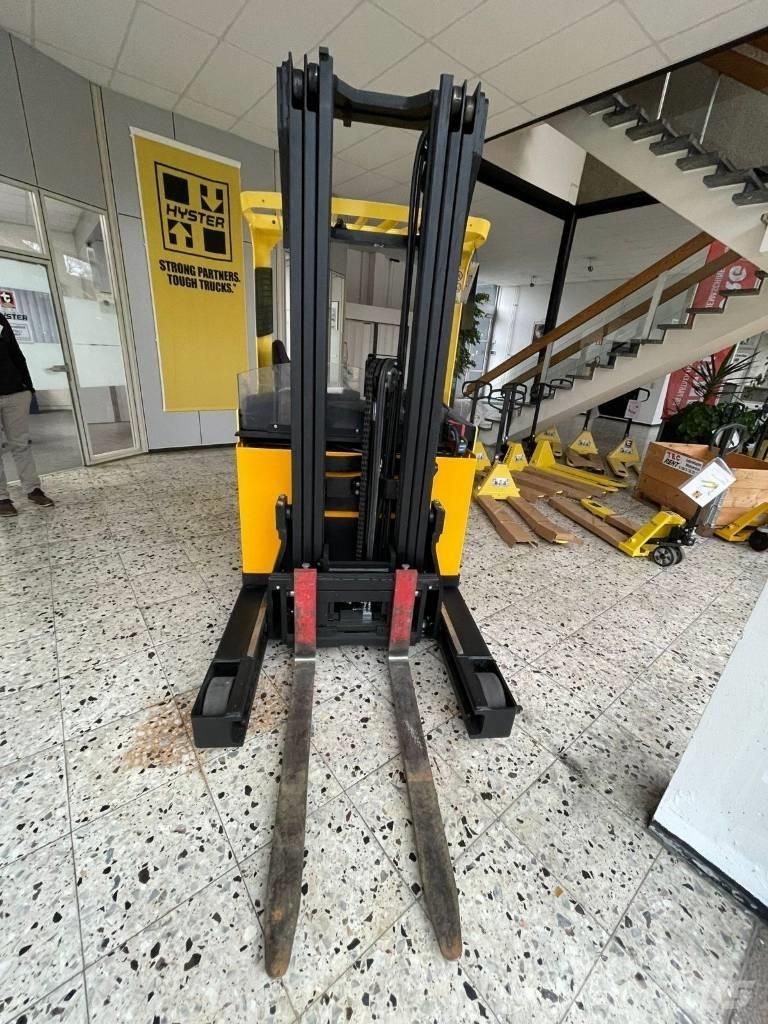 Hyster R 1.4 Stivuitor cu catarg retractabil