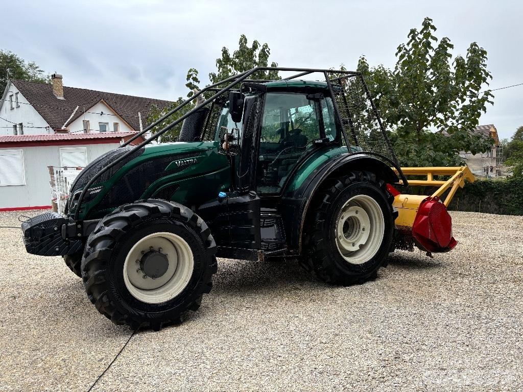 Valtra T 174 Tractoare