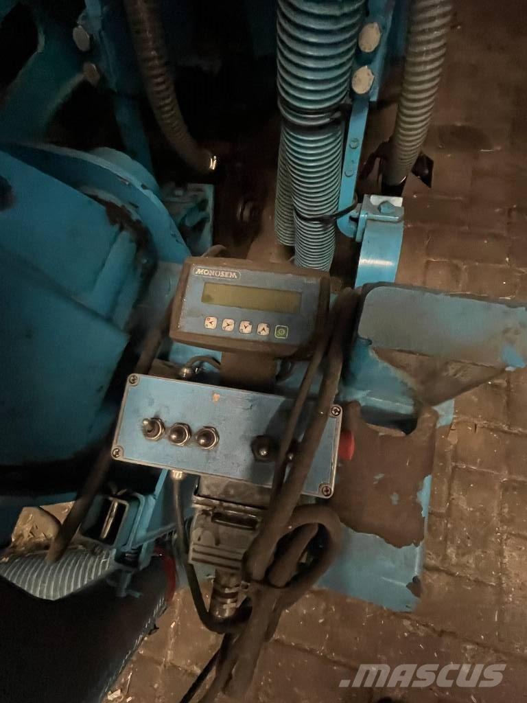 Monosem NG PLUS 12 Masini cu insamantare precisa