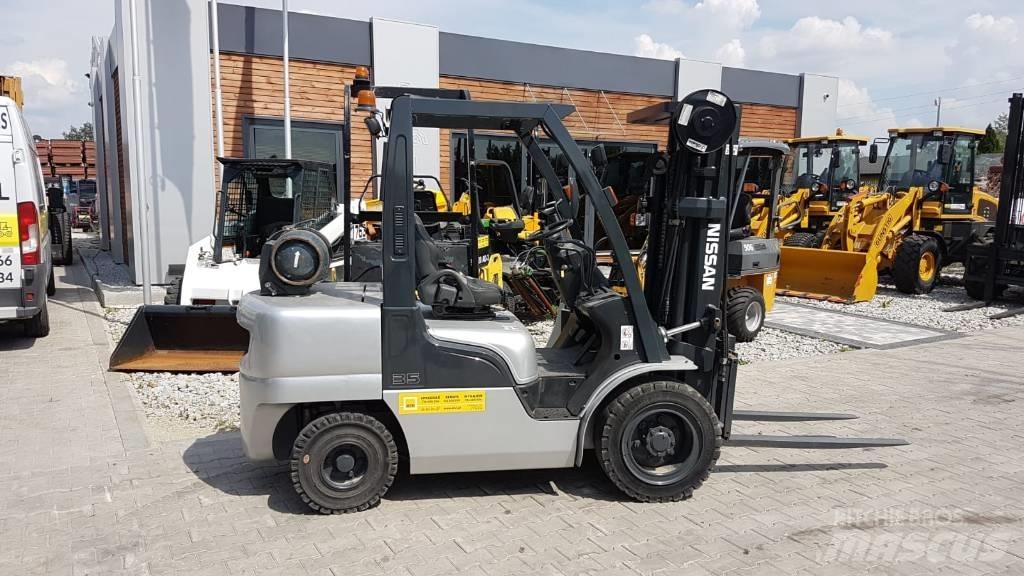 Nissan UGL02A35DU Stivuitor GPL