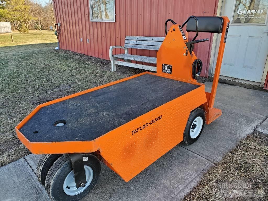 Taylor-Dunn SC100 Camioane de tractiune