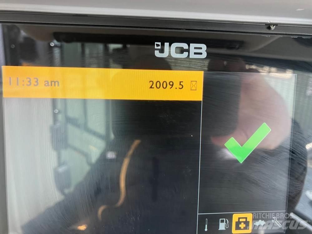 JCB 411 Incarcator pe pneuri