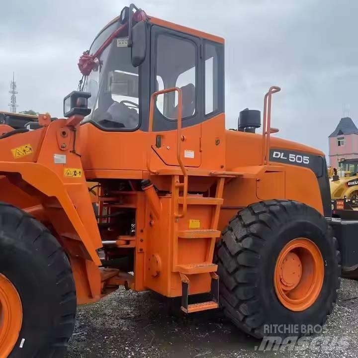 Doosan DL505 Incarcator pe pneuri