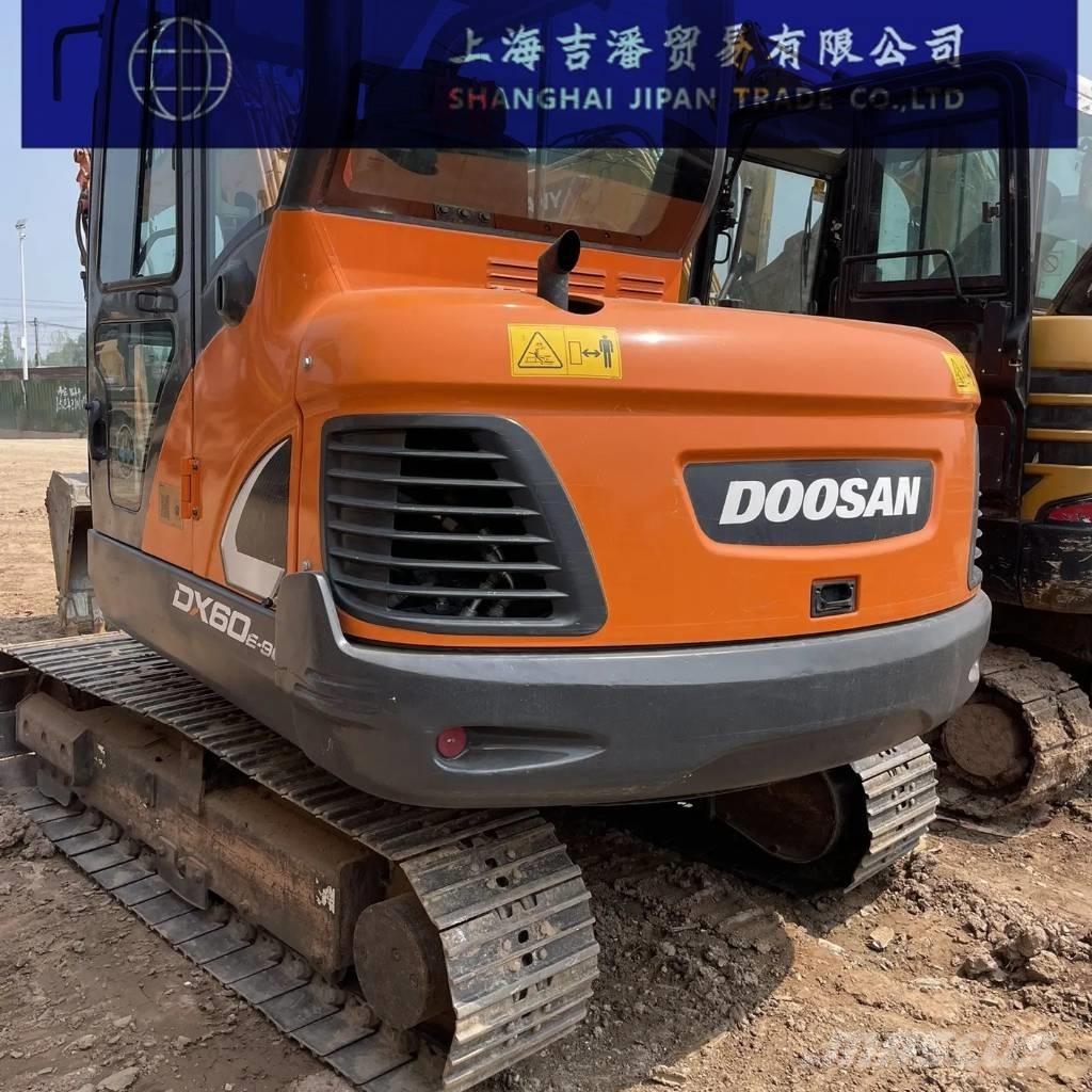 Doosan DX 60 Excavatoare pe șenile
