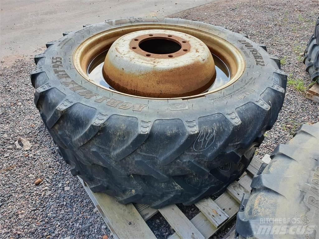 BKT 270/95R32 x2 Roti