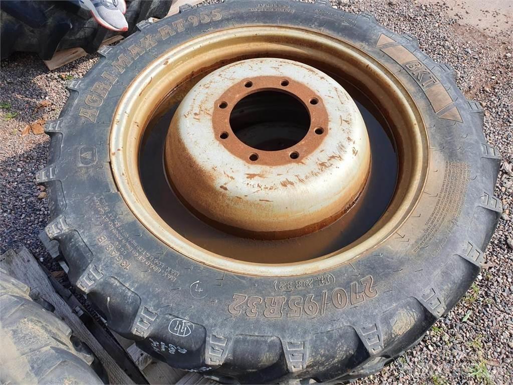 BKT 270/95R32 x2 Roti