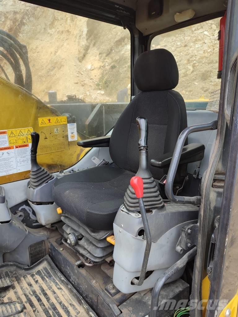 Komatsu PC 228 LC-3 Excavatoare pe șenile
