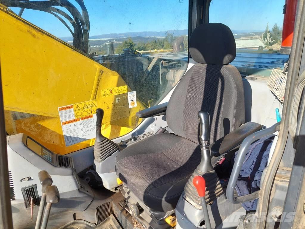 Komatsu PC 228 LC-3 Excavatoare pe șenile
