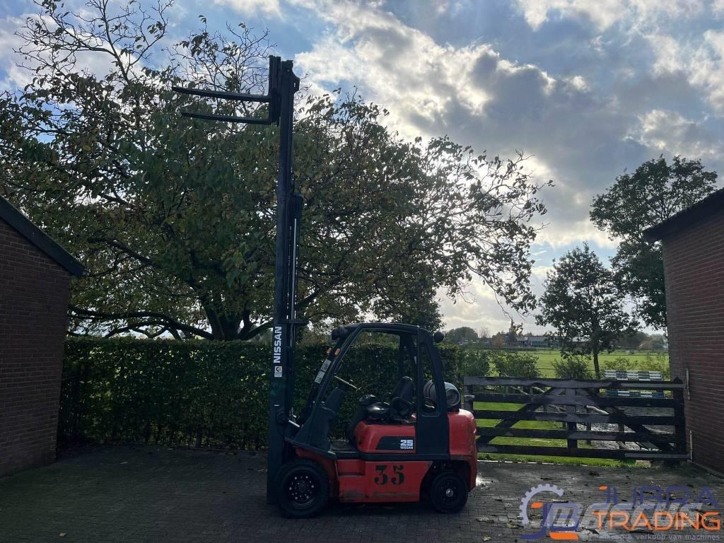 Nissan UD02A25PQ Stivuitor GPL