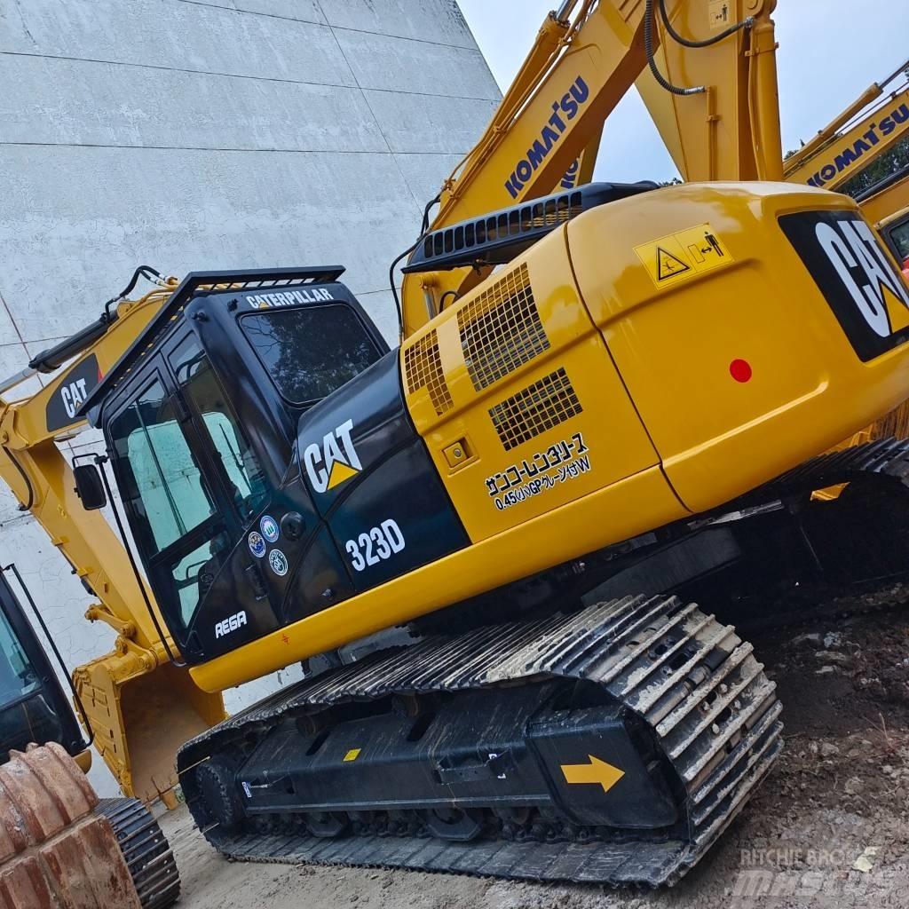 CAT 323 D Excavatoare pe șenile
