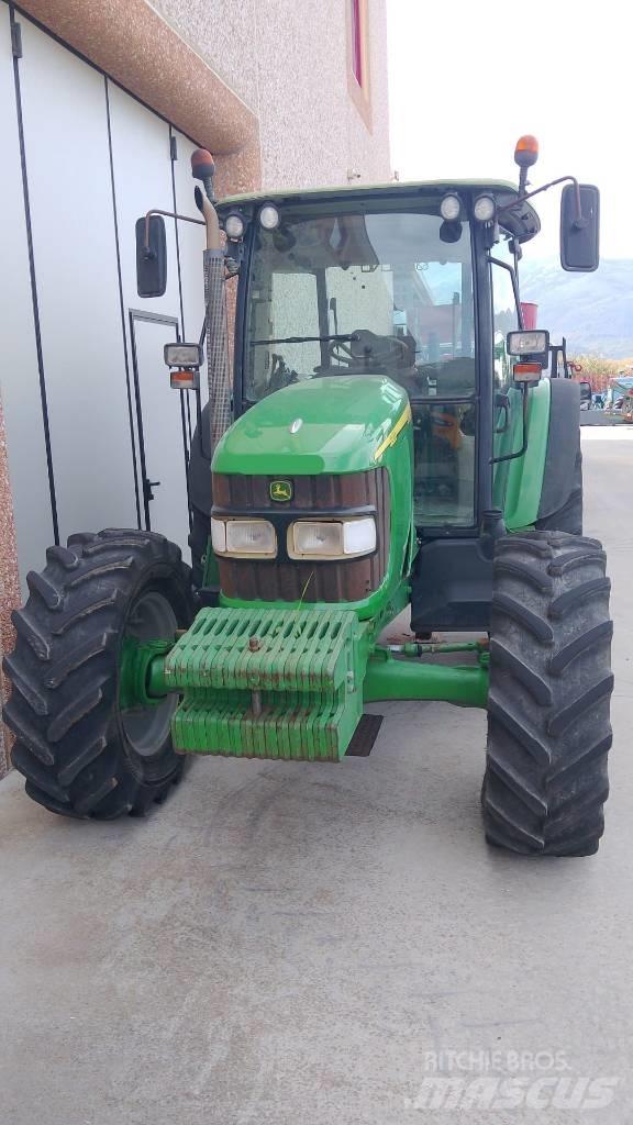 John Deere 5820 Tractoare