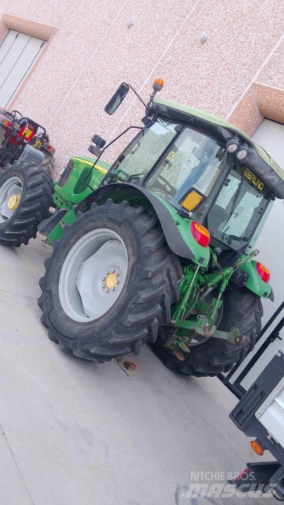 John Deere 5820 Tractoare