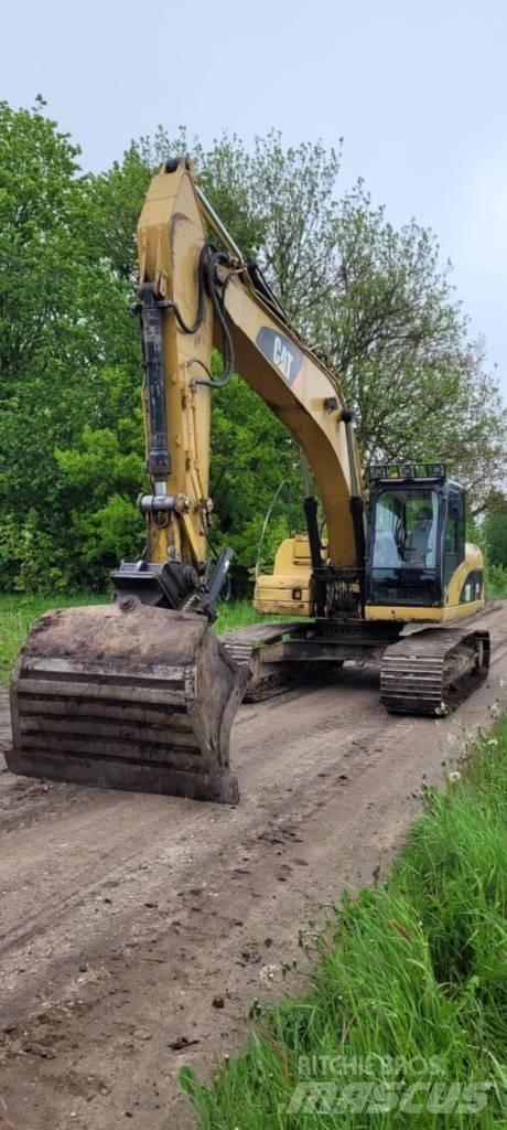 CAT 320 Excavatoare pe șenile
