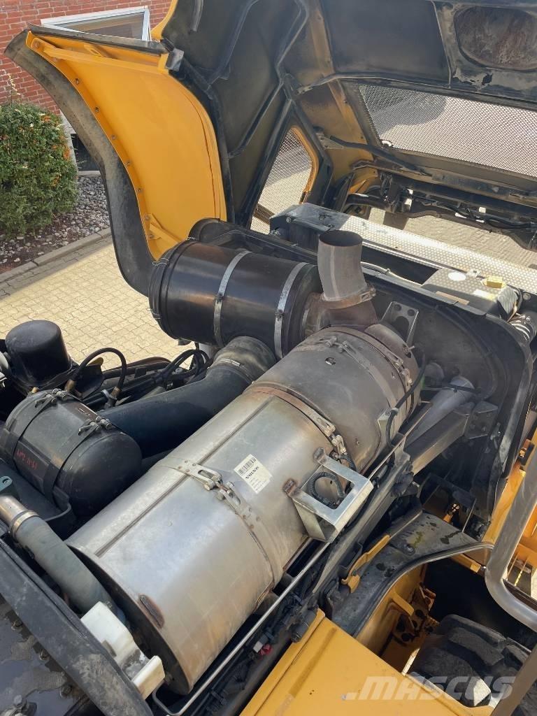 Volvo L220G Incarcator pe pneuri
