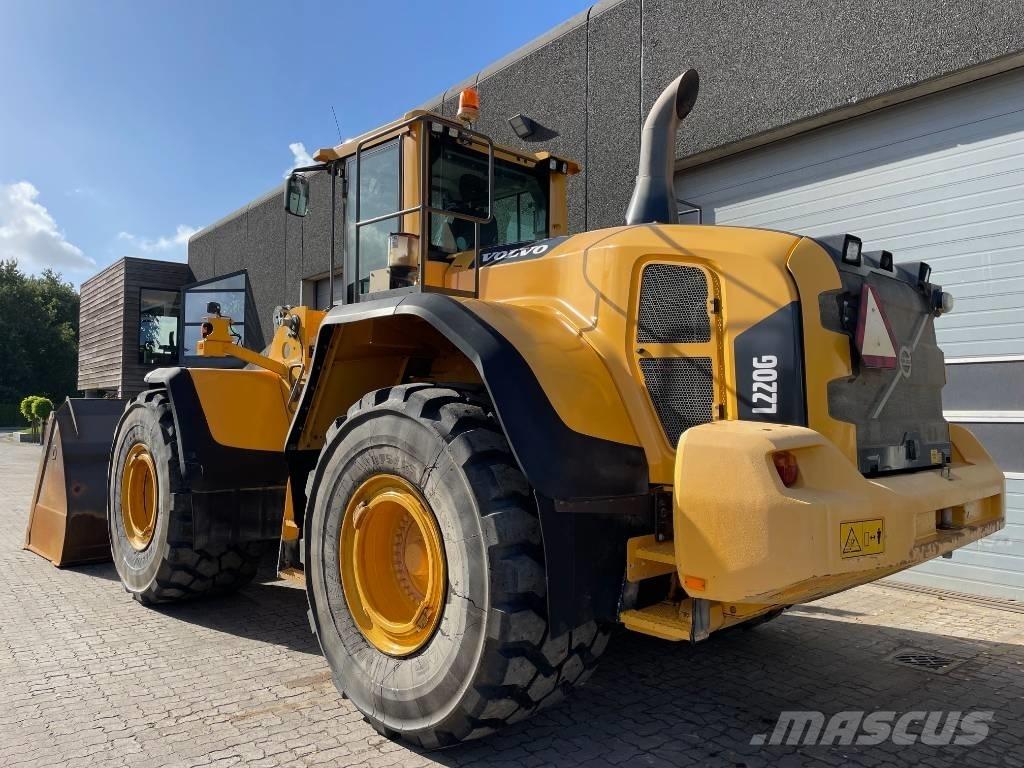 Volvo L220G Incarcator pe pneuri