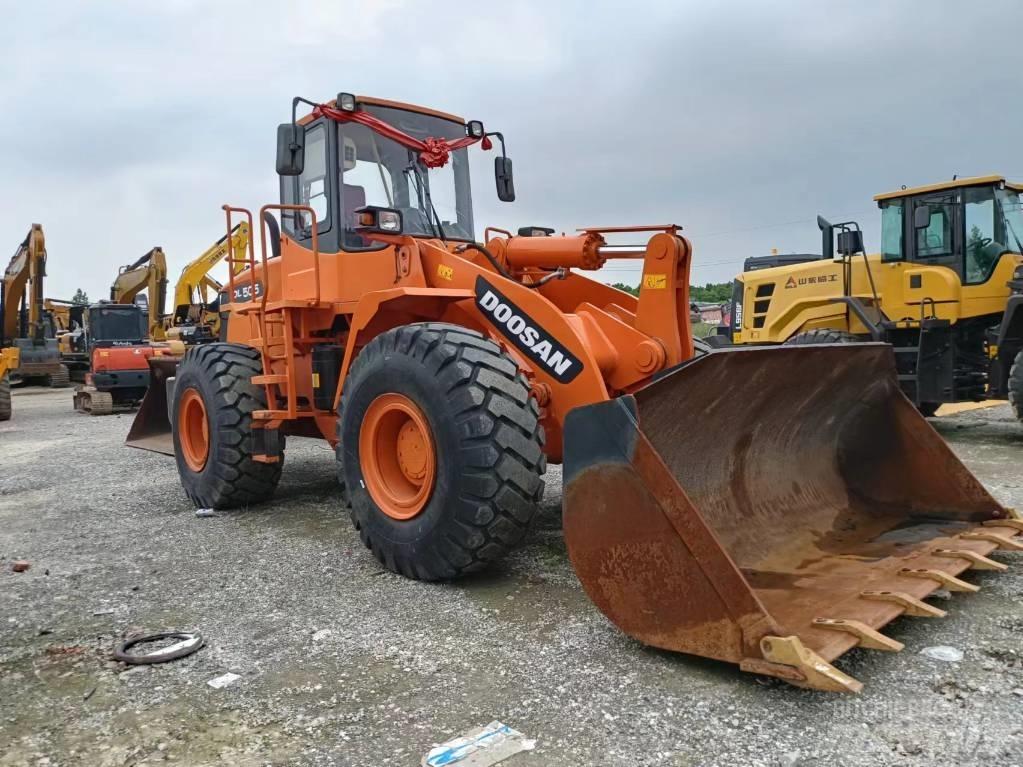 Doosan DL505 Incarcator pe pneuri