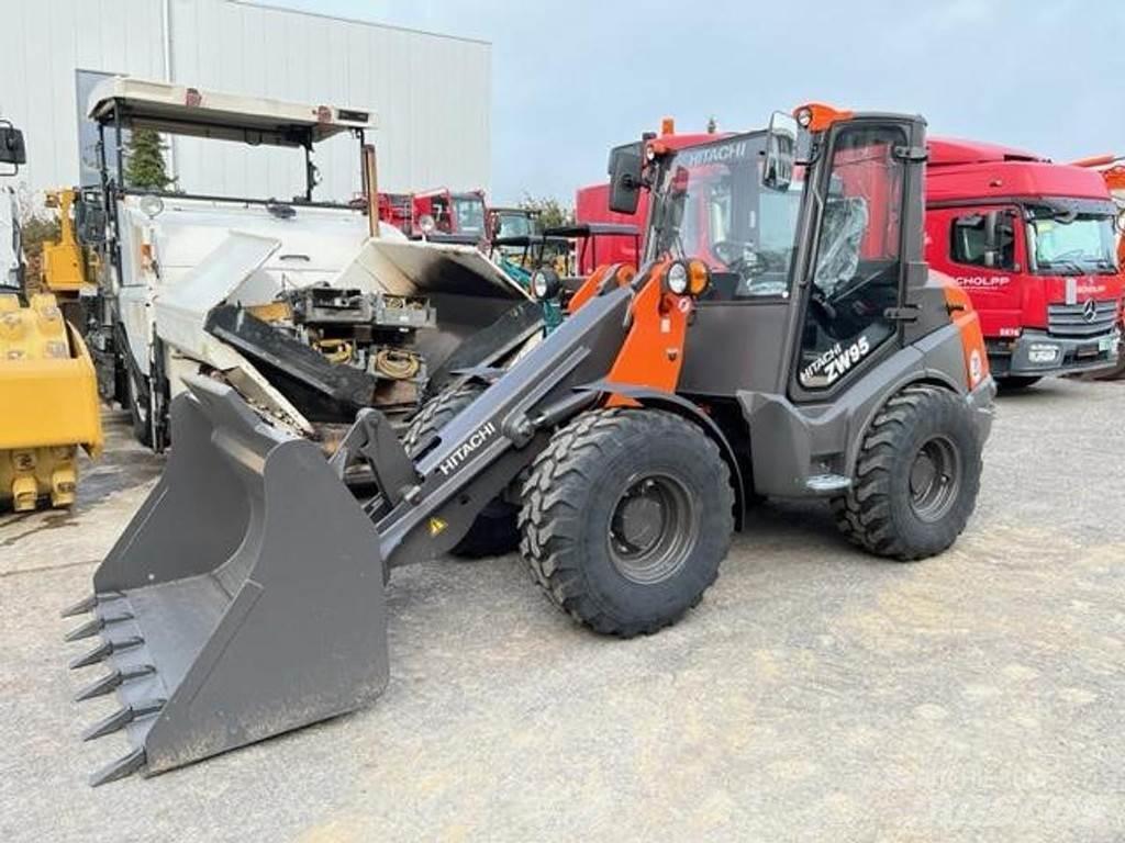 Hitachi ZW95-6C Incarcator pe pneuri