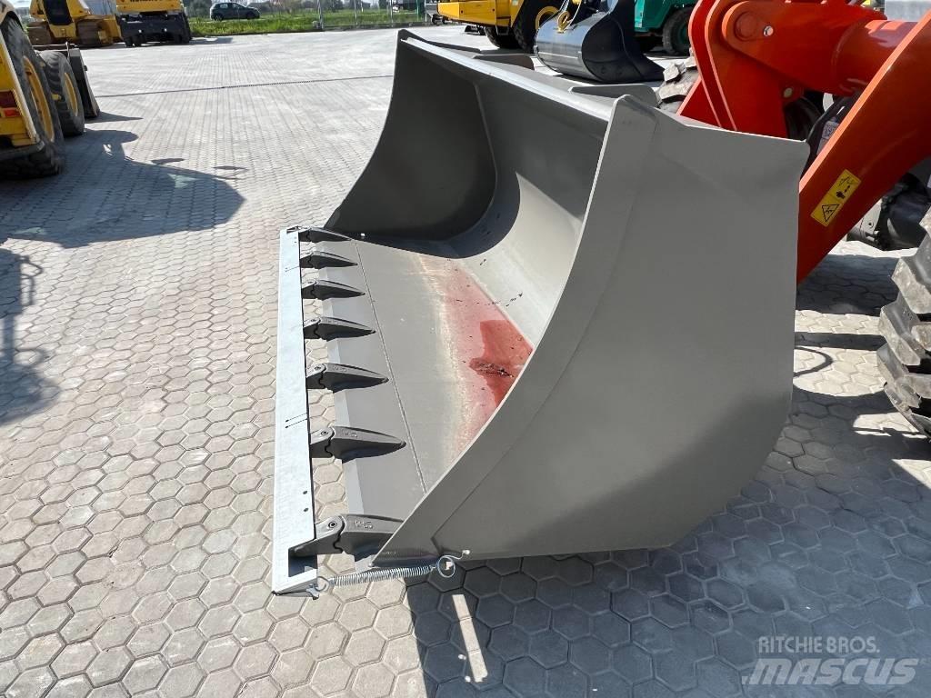 Weycor AR560 Incarcator pe pneuri