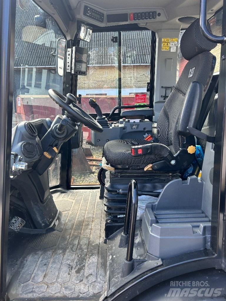 CAT 906 Incarcator pe pneuri
